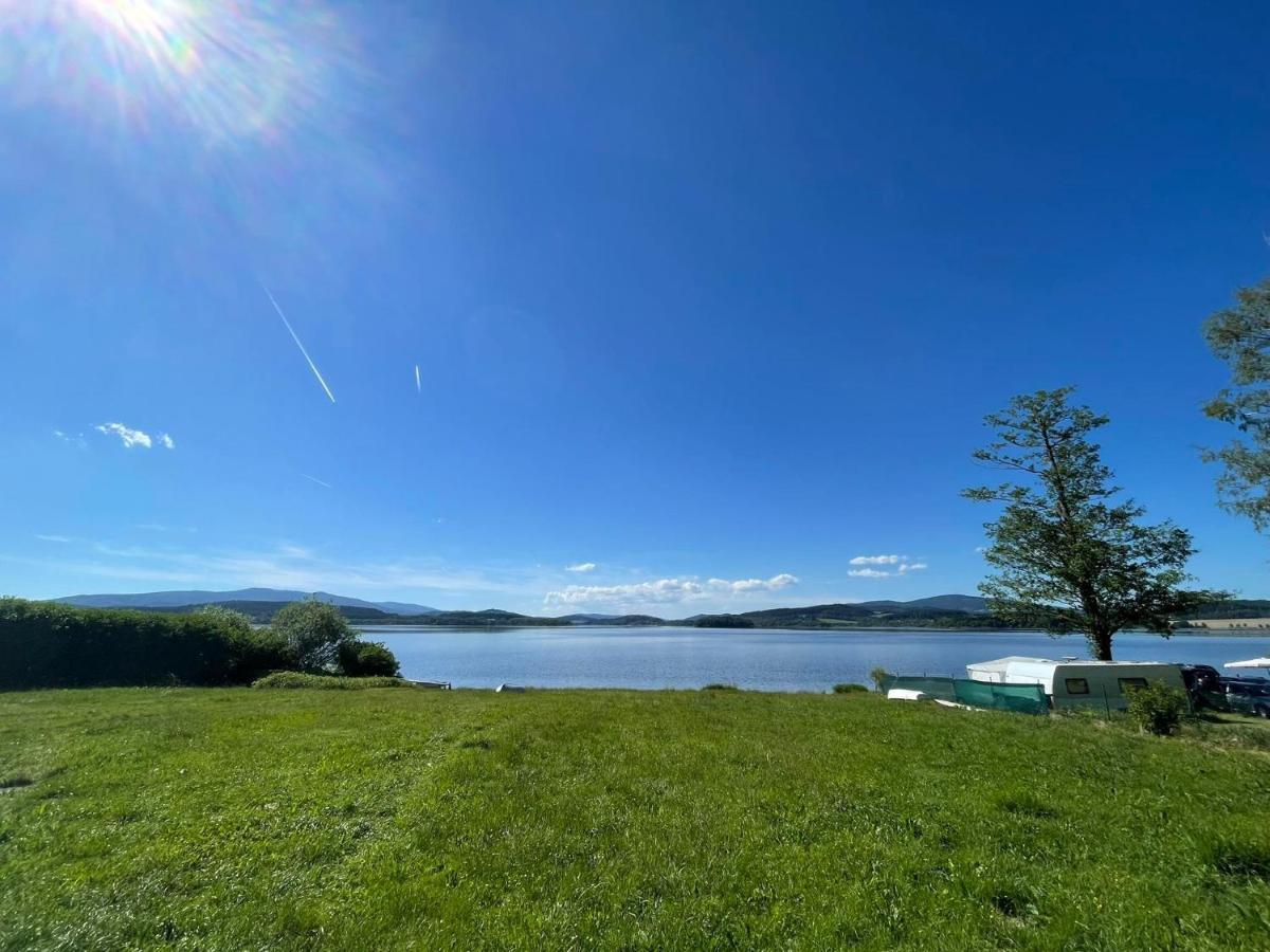 Hobiti Chatka Lipno Cerna v Posumavi Luaran gambar